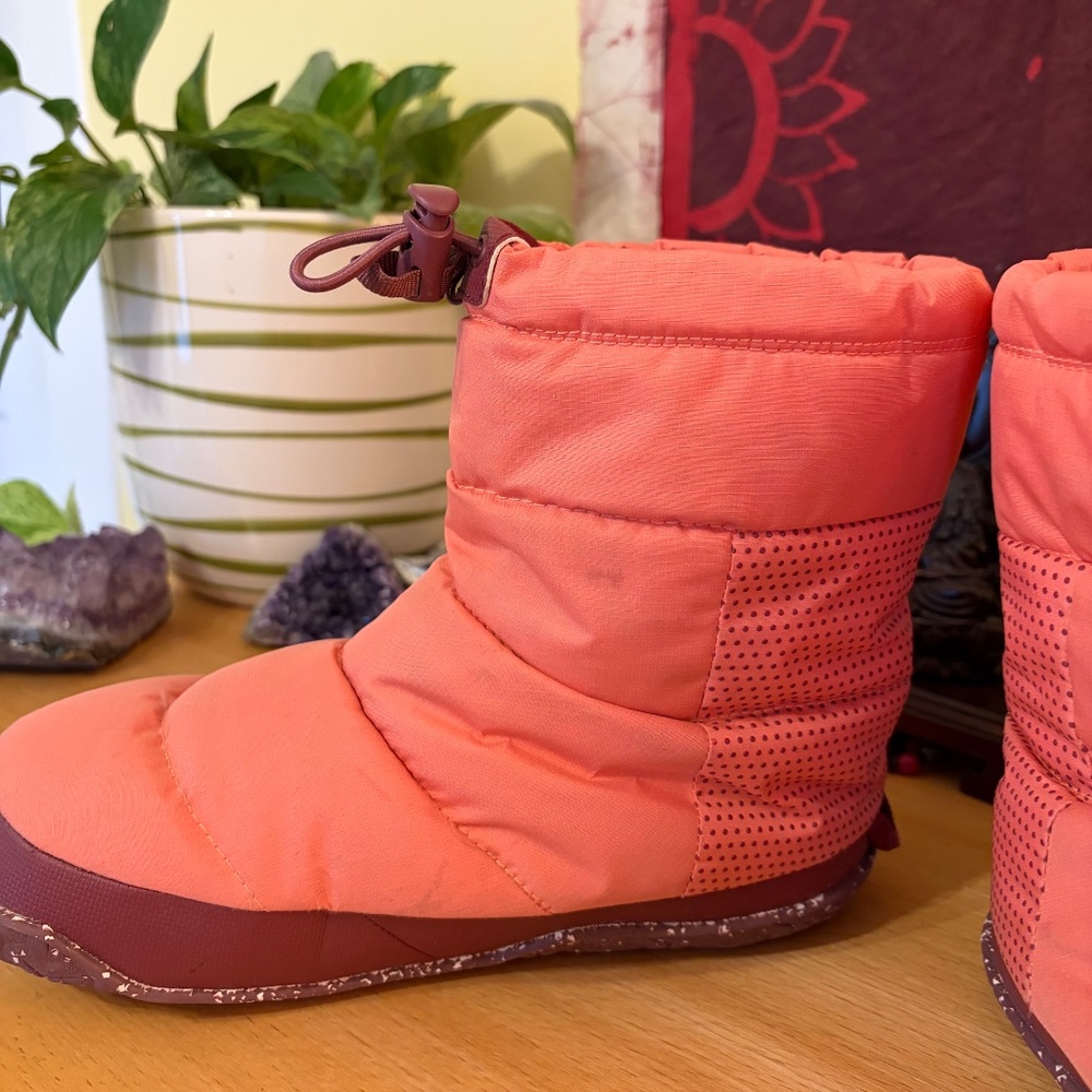 The North Face 550 Nuptse Apres Insulated Goose Down Bootie Womens Boots Sz 7 - Picture 6 of 15